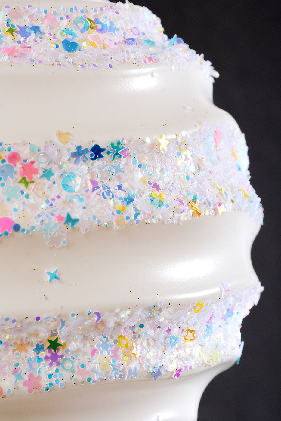 150Mm Plastic Ball with Sequin Ornament White