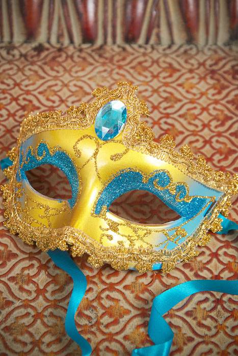 7" X 5" Beauty Mask W/diamonds Gold/light Blue Pkg/6