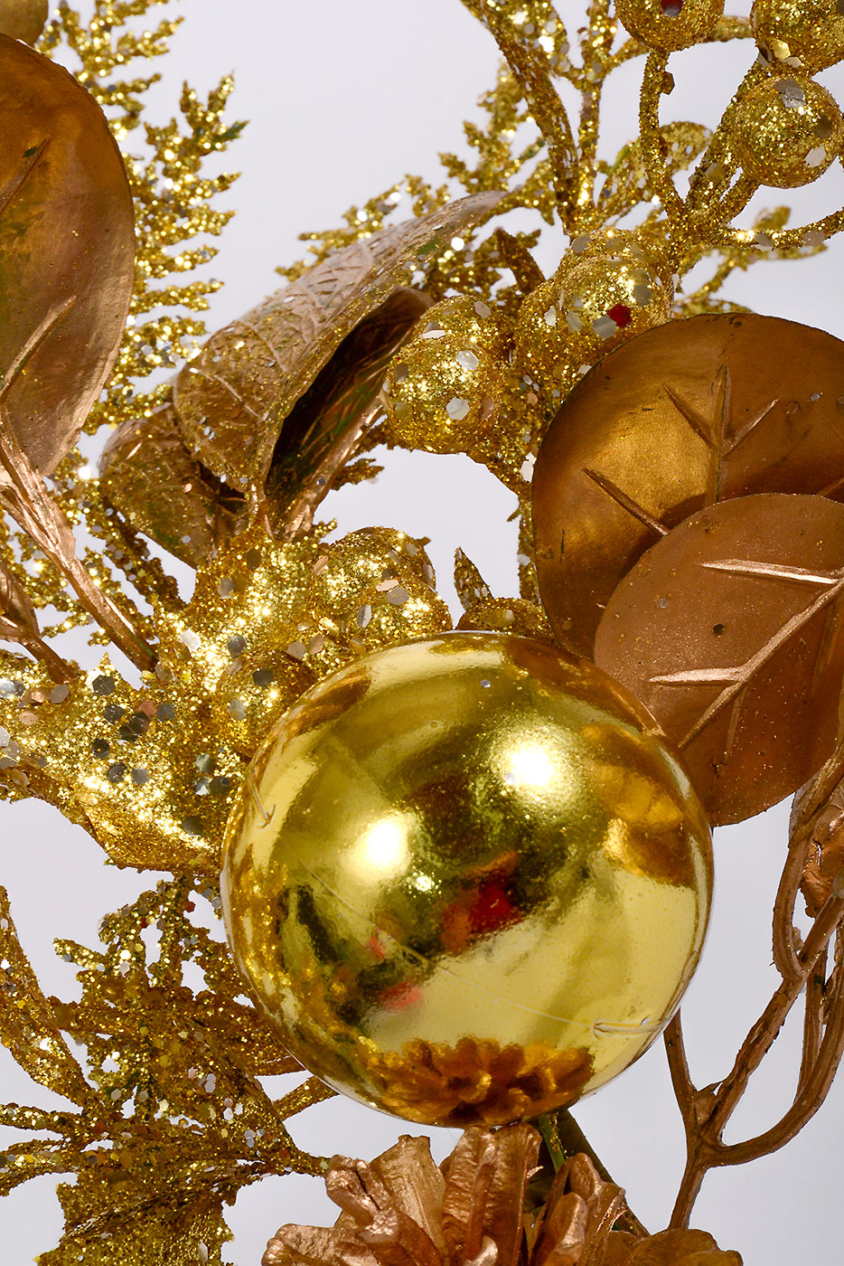 18" Glitter leaf Berry Cone Pick Gold