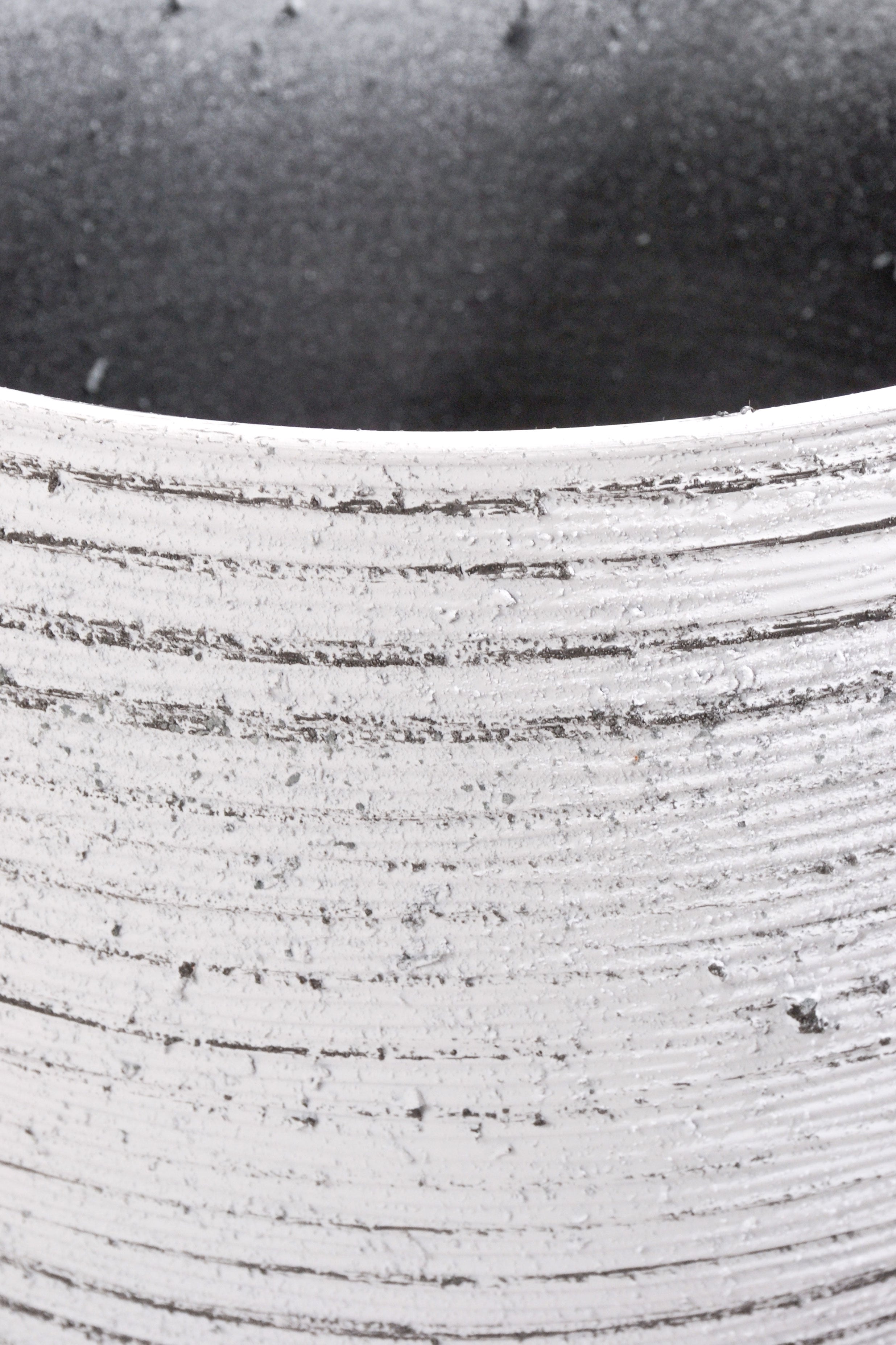 13.5" x 10.5" Round Pot Grey/Black