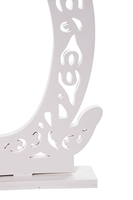 19.75" Carved Letter "Q" White