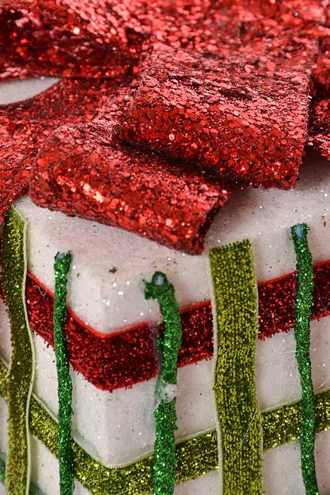 4.75" Stripe Gift Box W/bow Red/White/Green