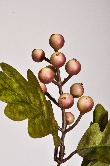 38" Oak Leaf & Berry Spray Green