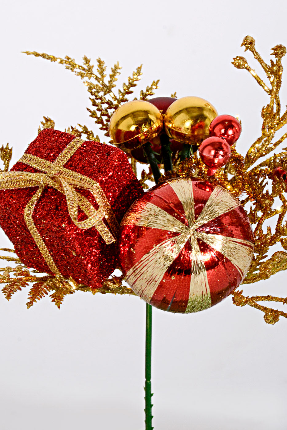 7" Ball Giftbox Cedar Pick Red/Gold Pkg/12