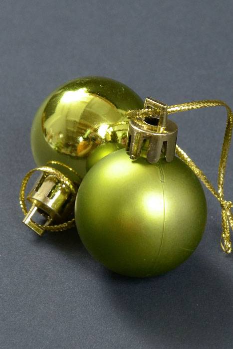 30mm Shiny & Matte Plastic Ball Ornament Apple Green Pkg/24