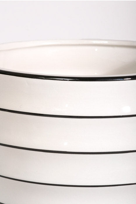 7.25" Large White Ribbed Pot With Saucer White/Black