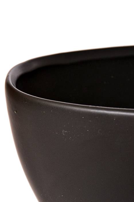 8.5" X 3.5" X 4" Metta Boat Black