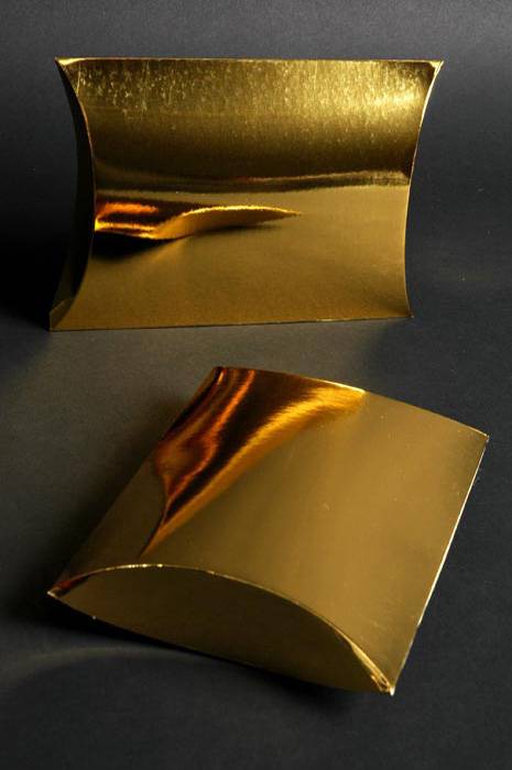 5.5" X 8" X 1-7/16" Pillow Box Gold Pkg/12