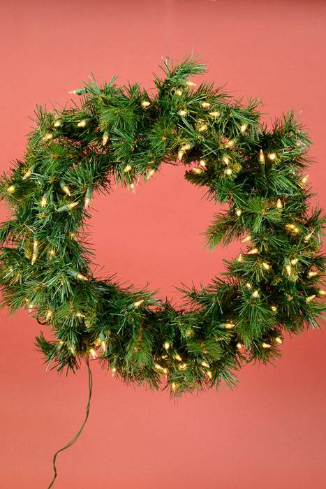 24" Charleston Wreath W/100 Lights Green