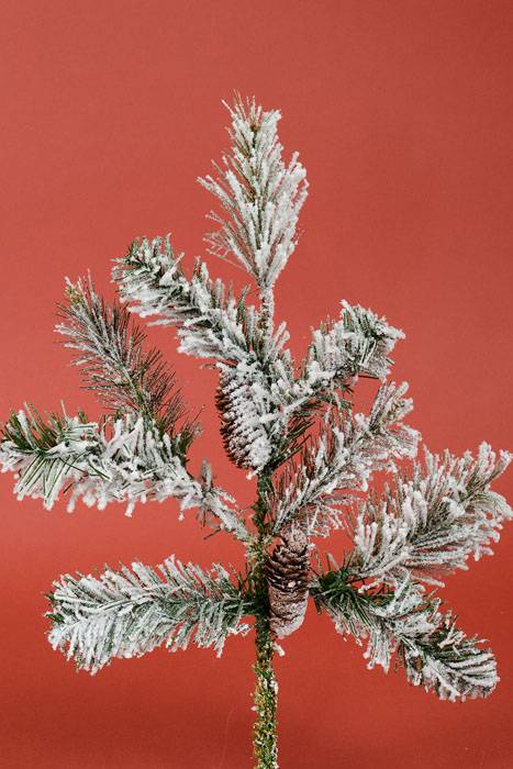 18" Flock Scotch Spray Green/white