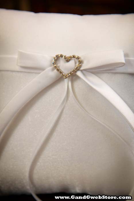 Square Ring Pillow W/heart White