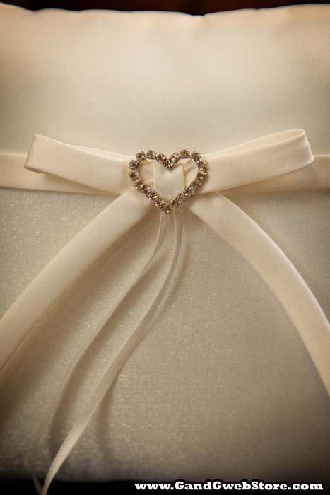 Square Ring Pillow W/heart Ivory