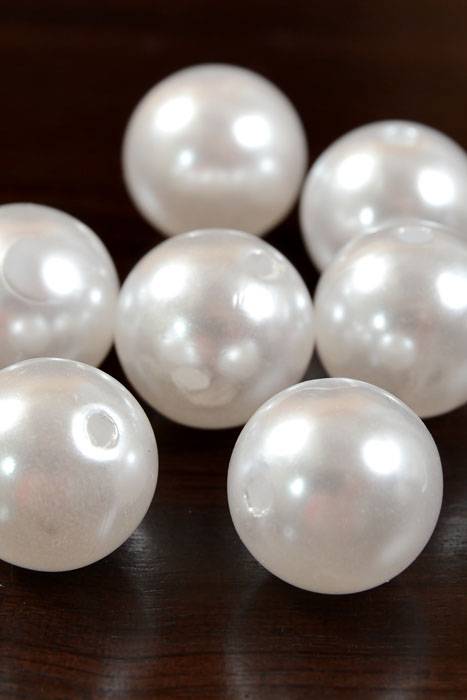 18mm Pearl Beads White Pkg/35
