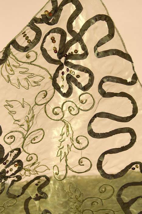 27" X 108" Sheer Fabric W/satin Flowers Mos/mos