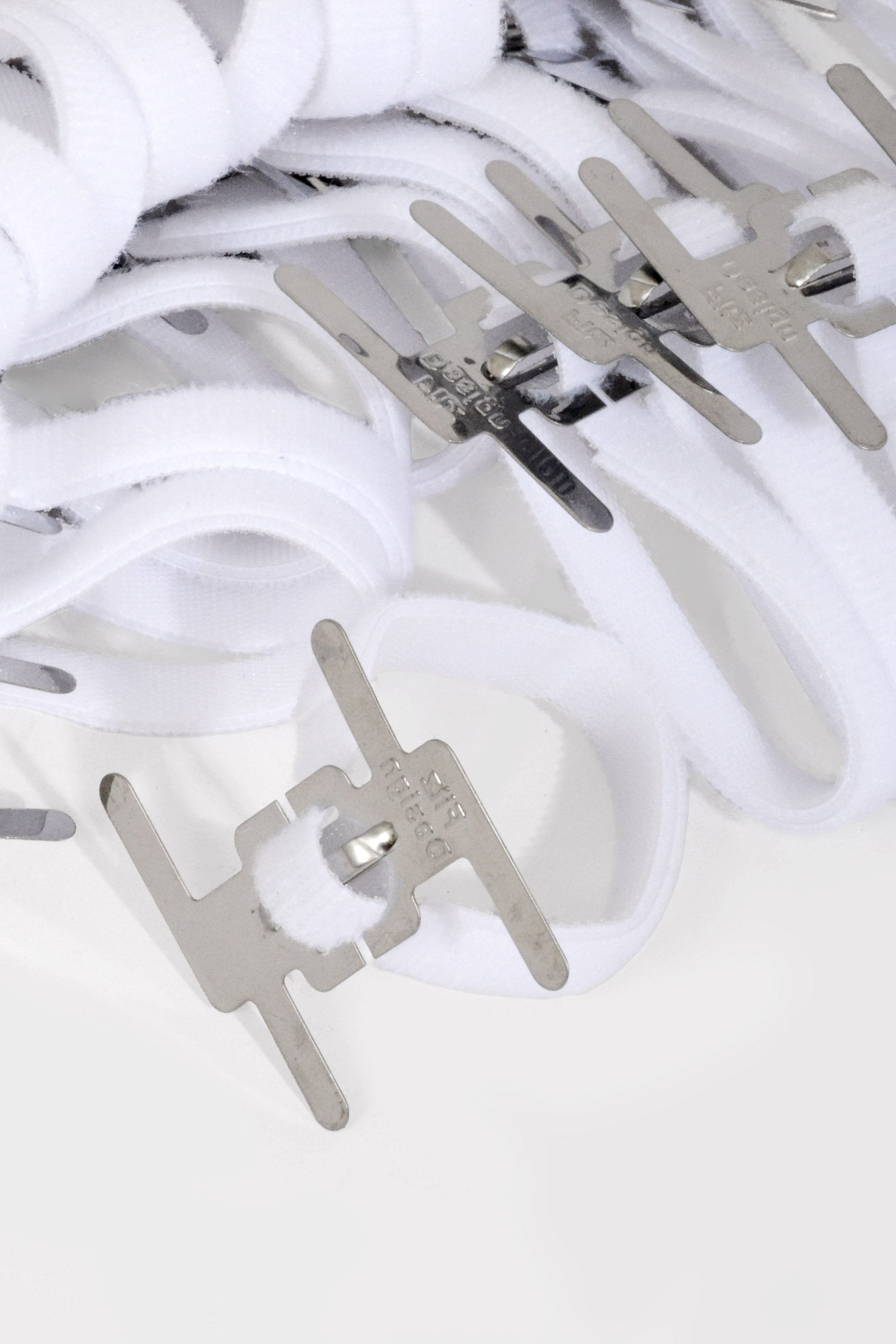 Lady Wristlet Velcro Clip White Pkg24