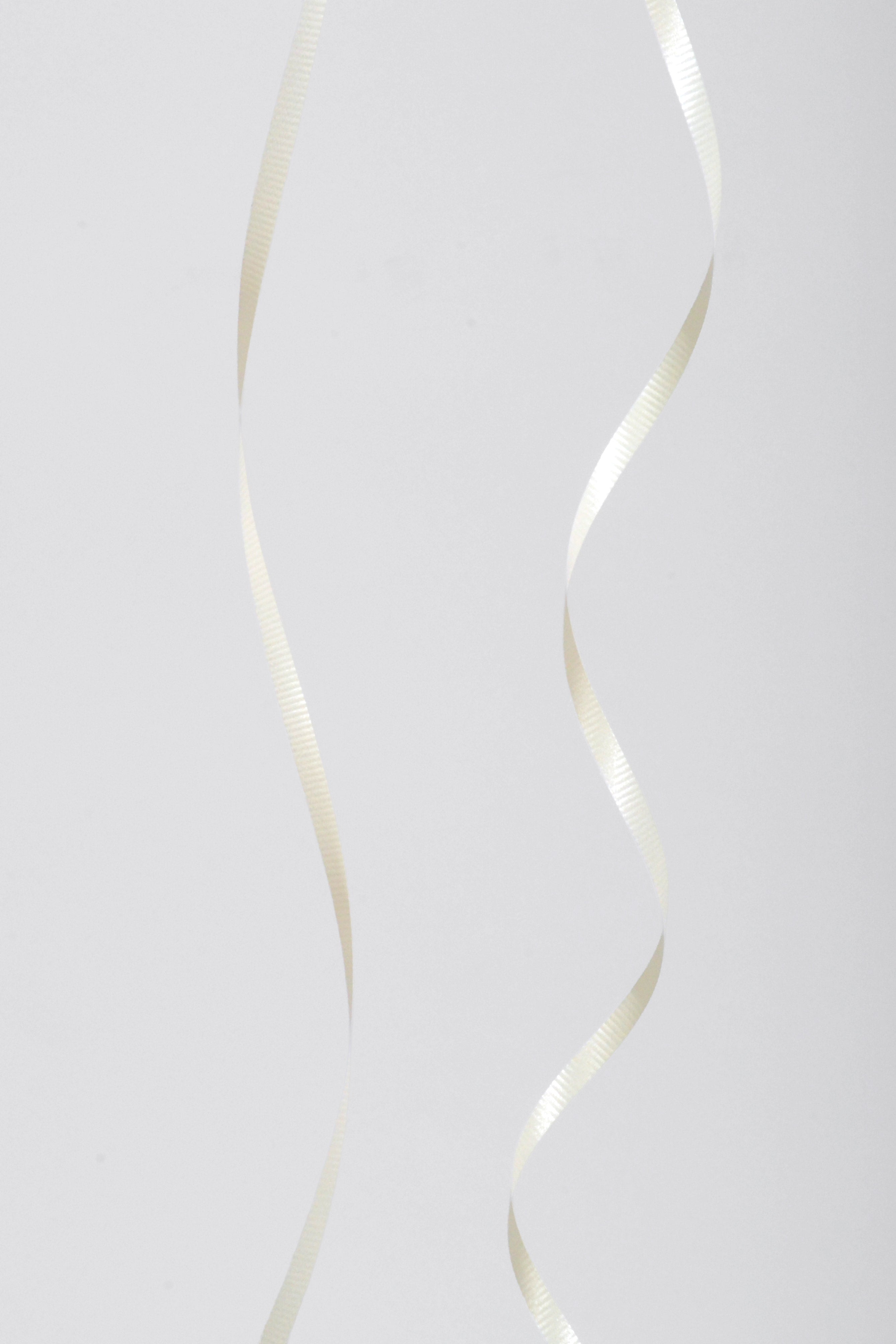 3/16" X 500Y Crimped Curling Ribbon Ivory