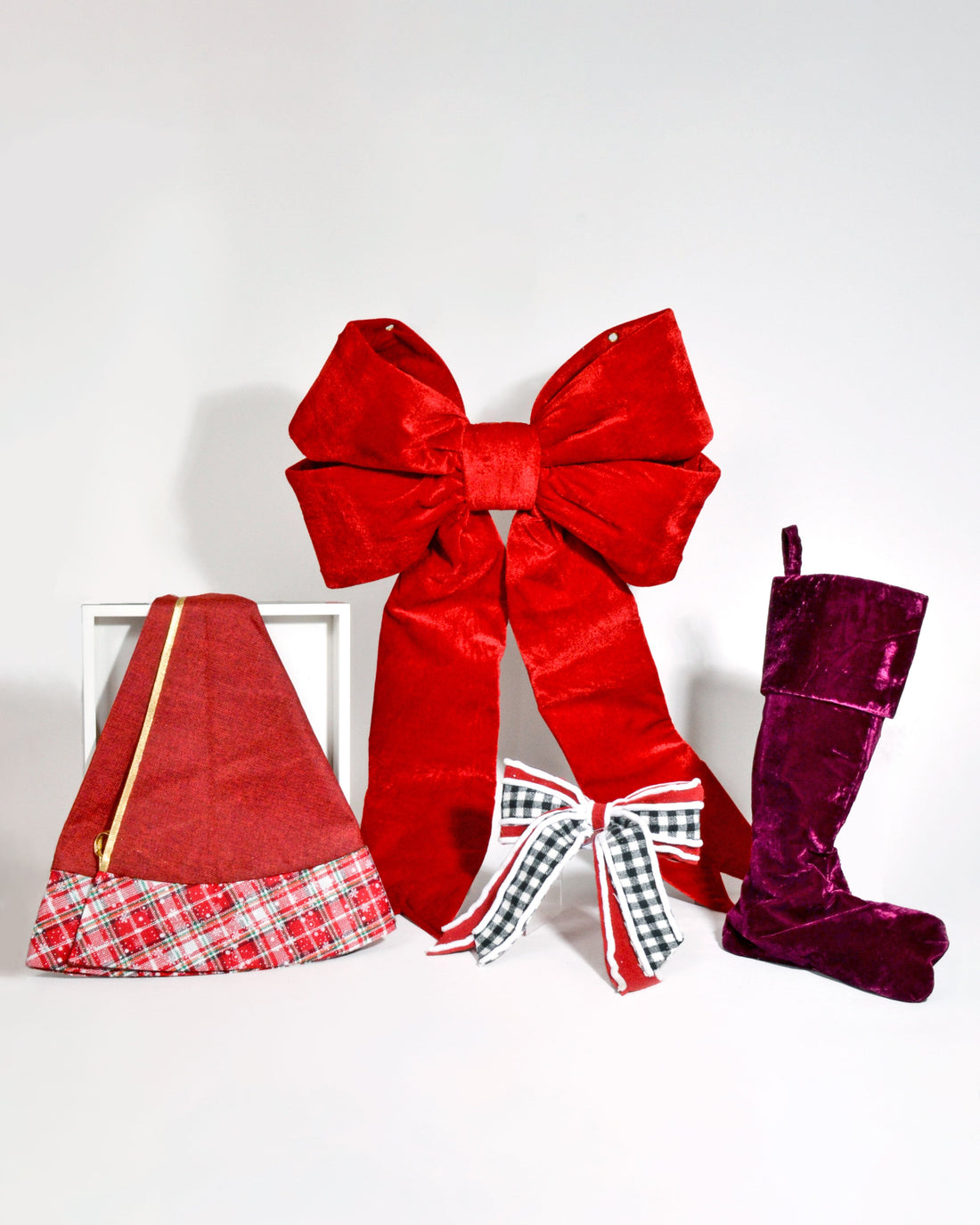 Bows, Stockings, Hats & Tree Skirts