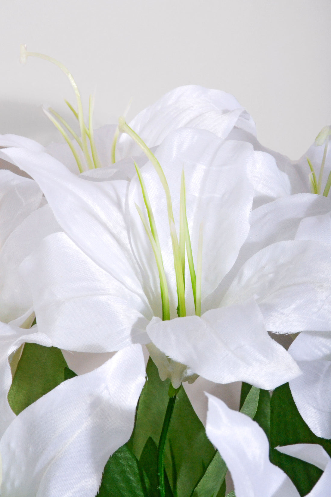 19" Silk Tiger Lily Bush White