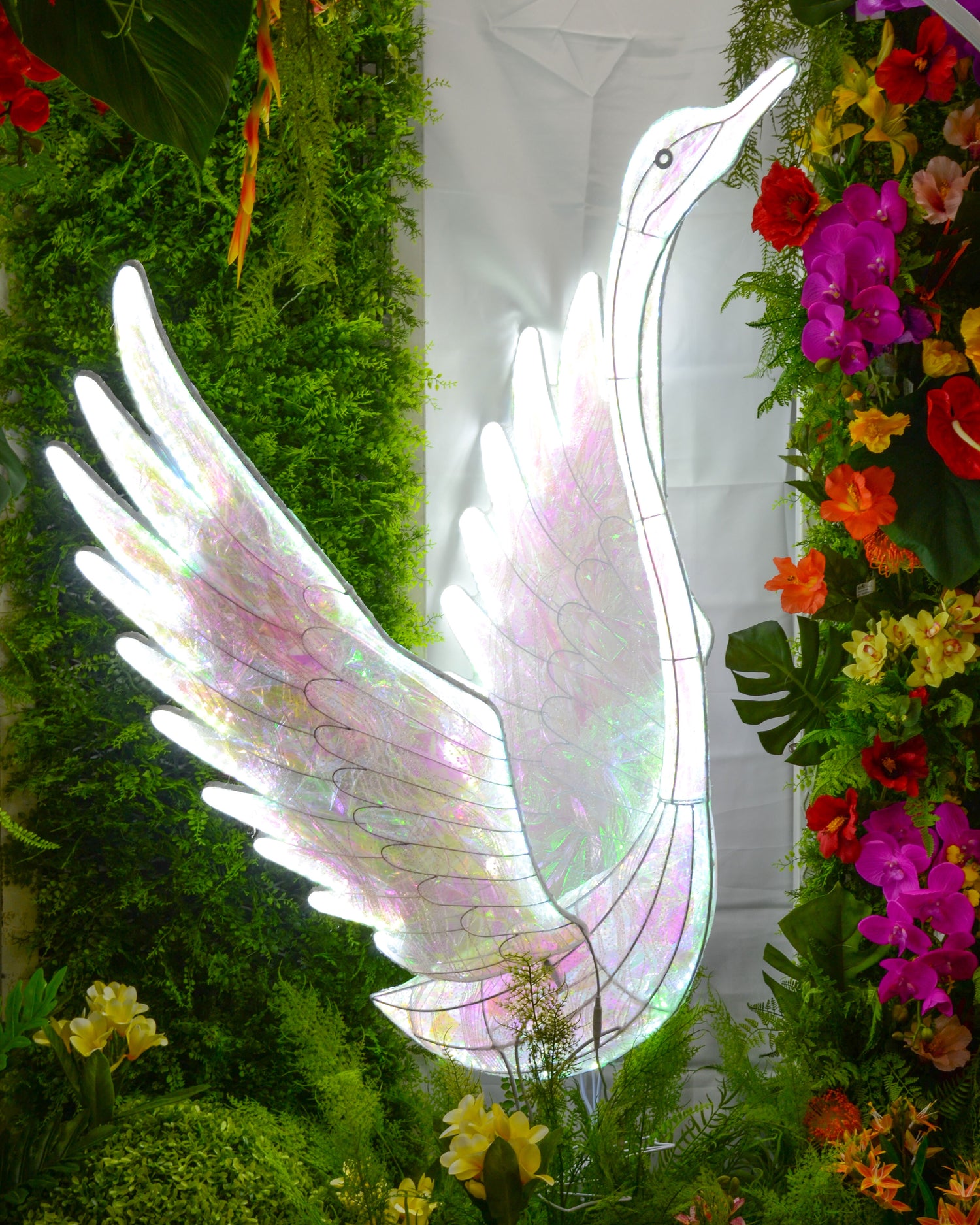 67" &amp; 72.5" Lamp Swan Stand St2 White