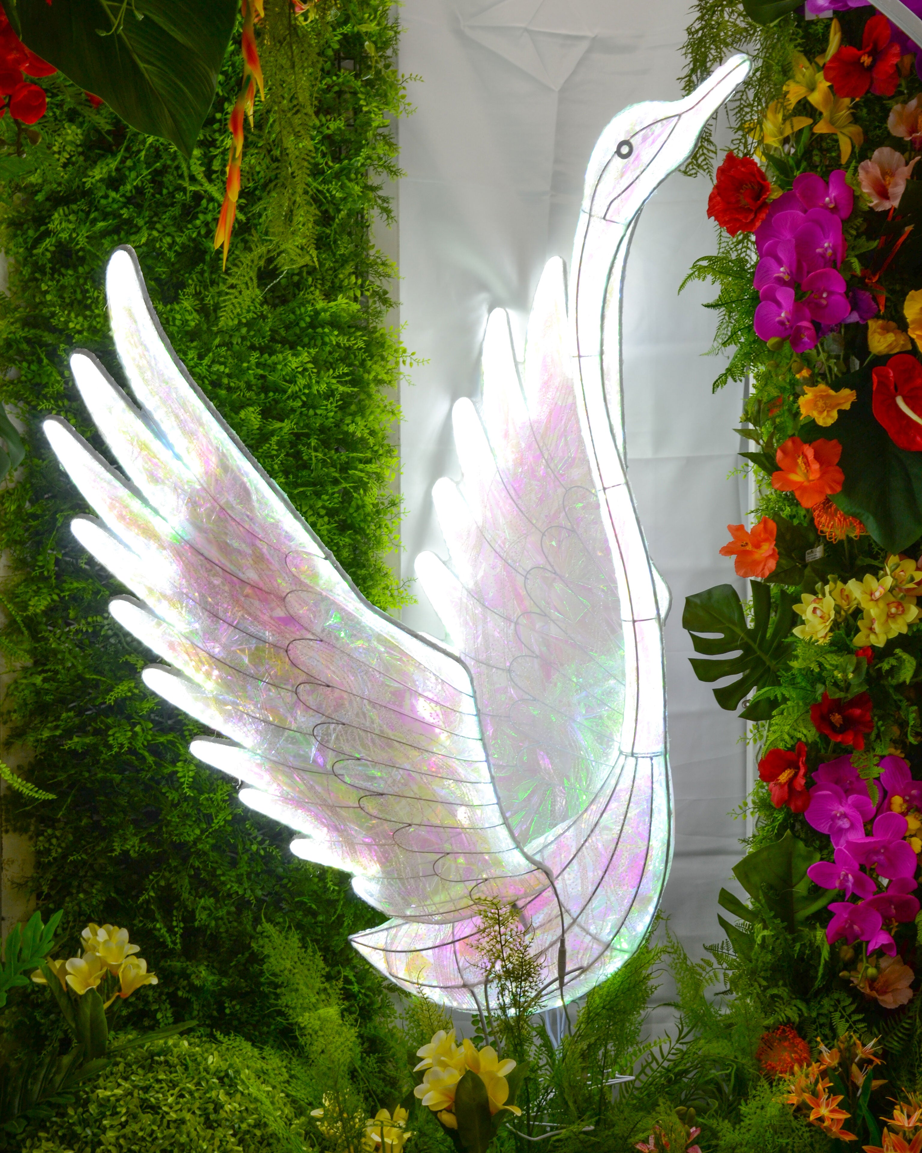 67" &amp; 72.5" Lamp Swan Stand St2 White