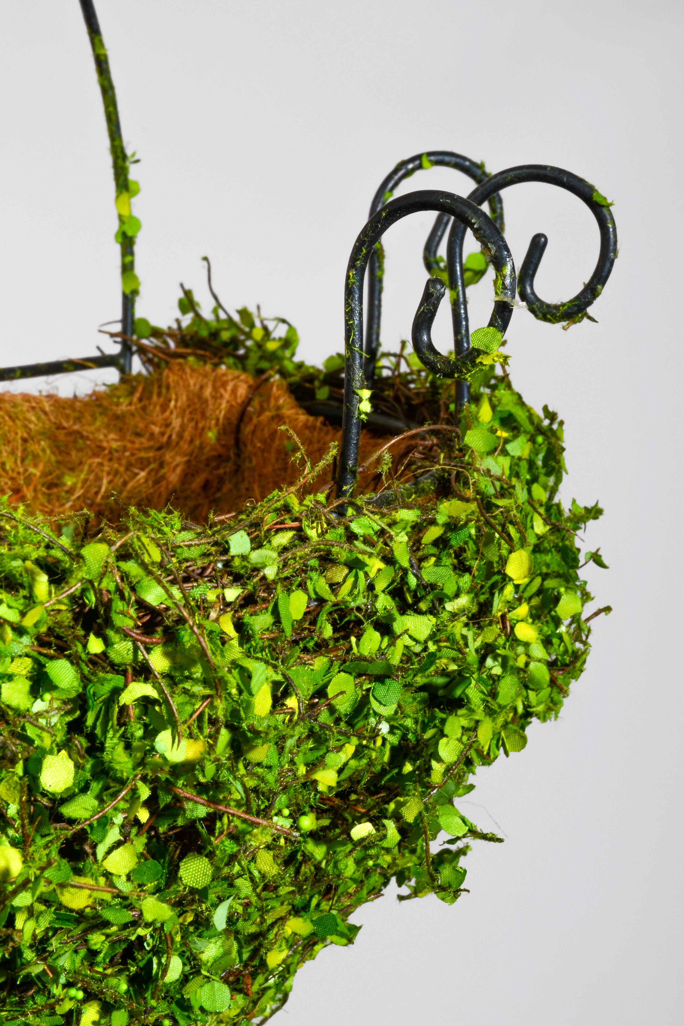 16" Metal Wall Basket W/Leaves Green