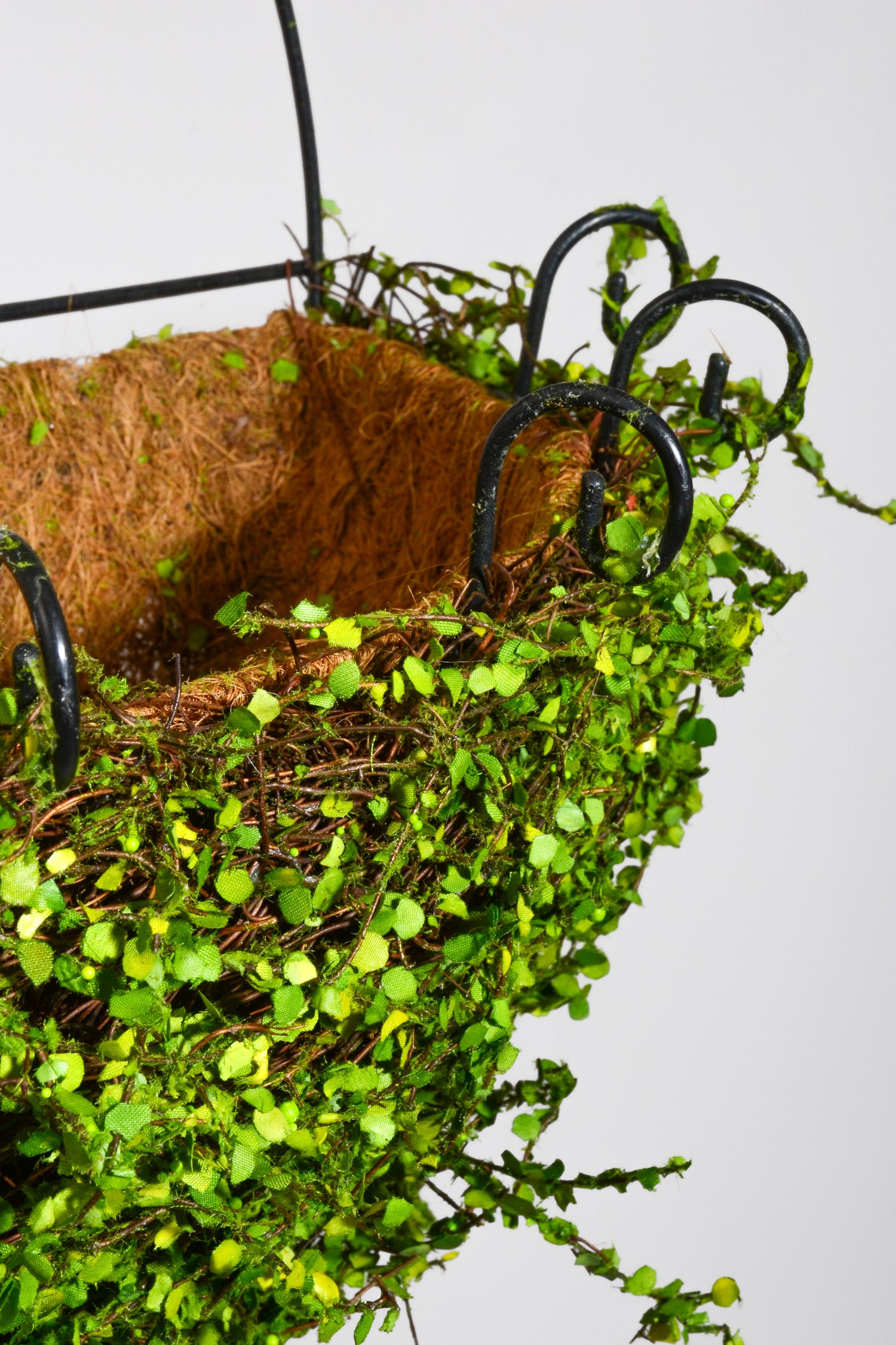 18" Metal Wall Basket W/Leaves Green