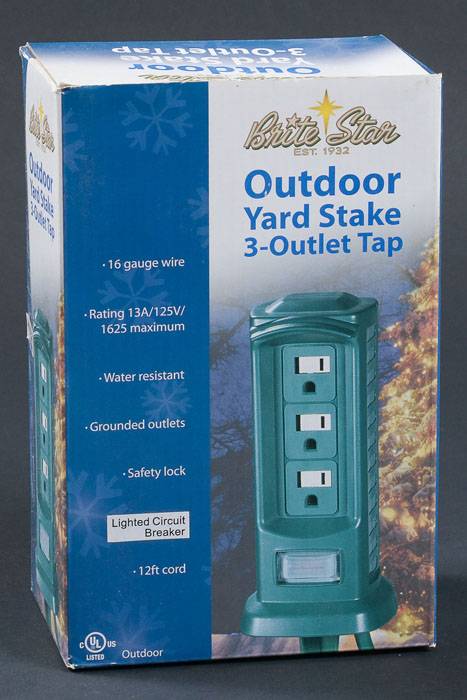 3 Outlet Yard Stakes Green