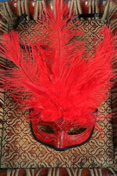 7" Man Mask W/ostrich Feathers Red