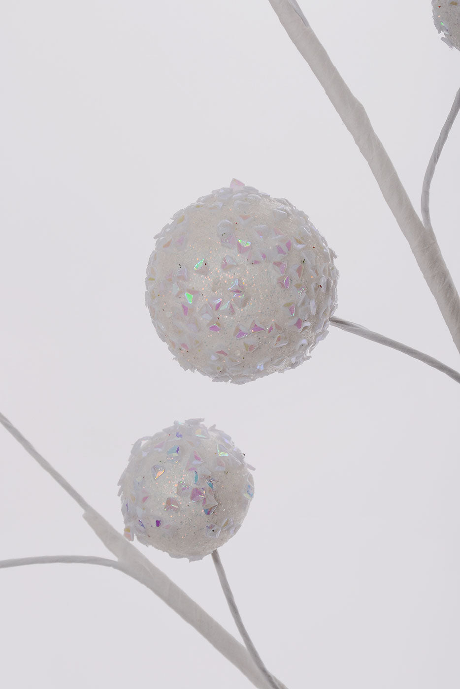 28" Glitter Ball Spray White