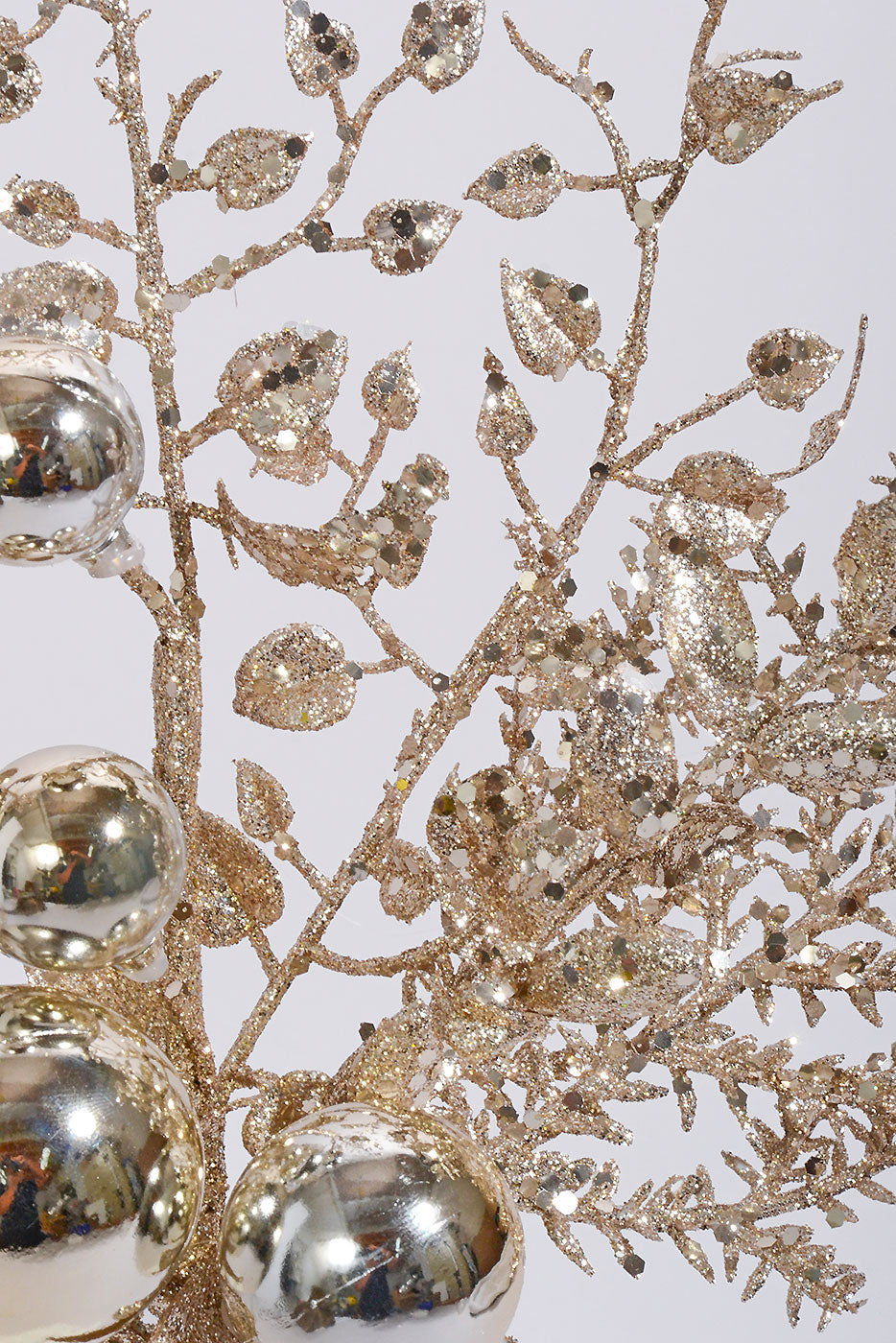 18" Ball Berry Spray Champagne