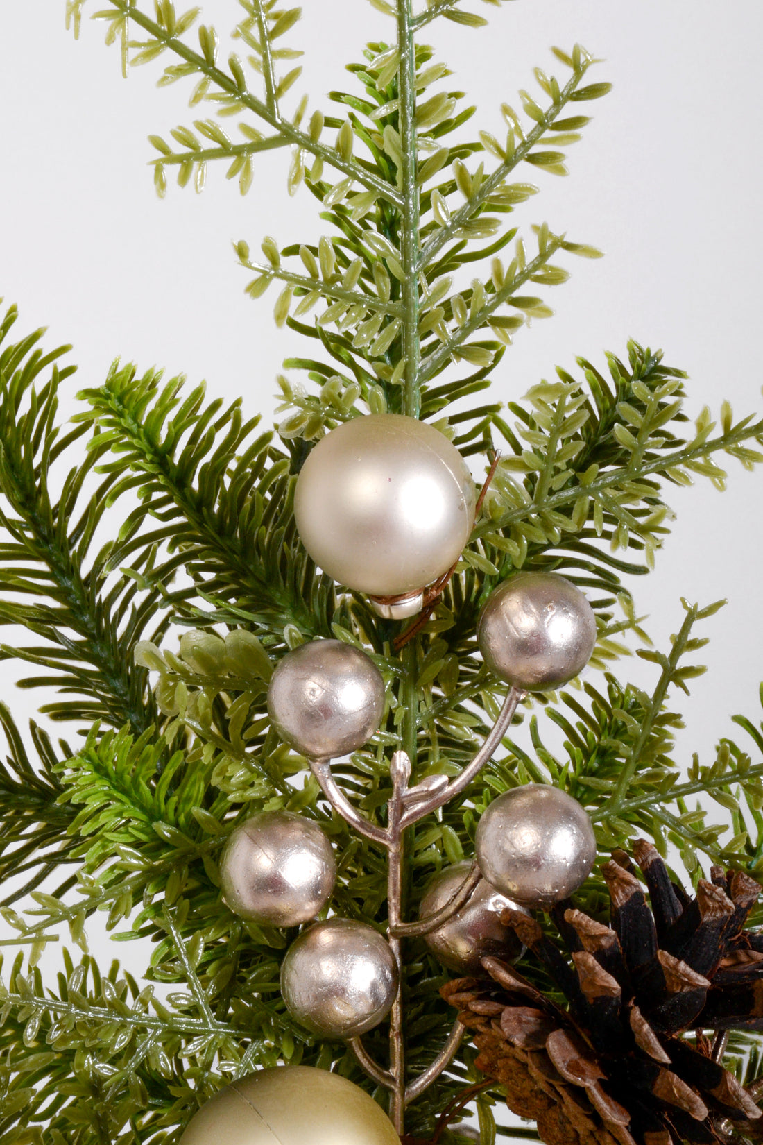 28" Ball Pinecone Spray Champagne