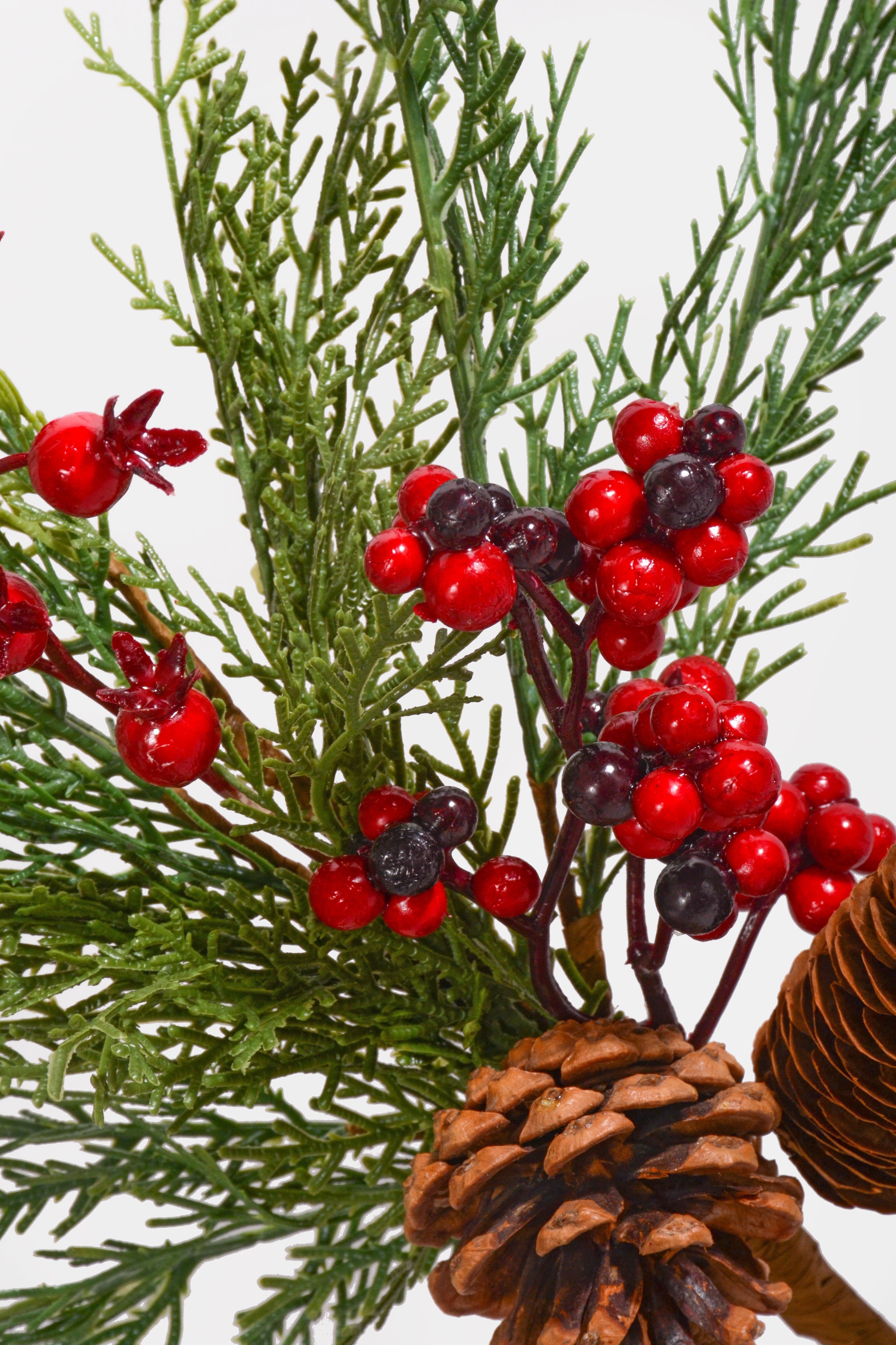 18" Berry Pinecone Cedar Spray Red/Green