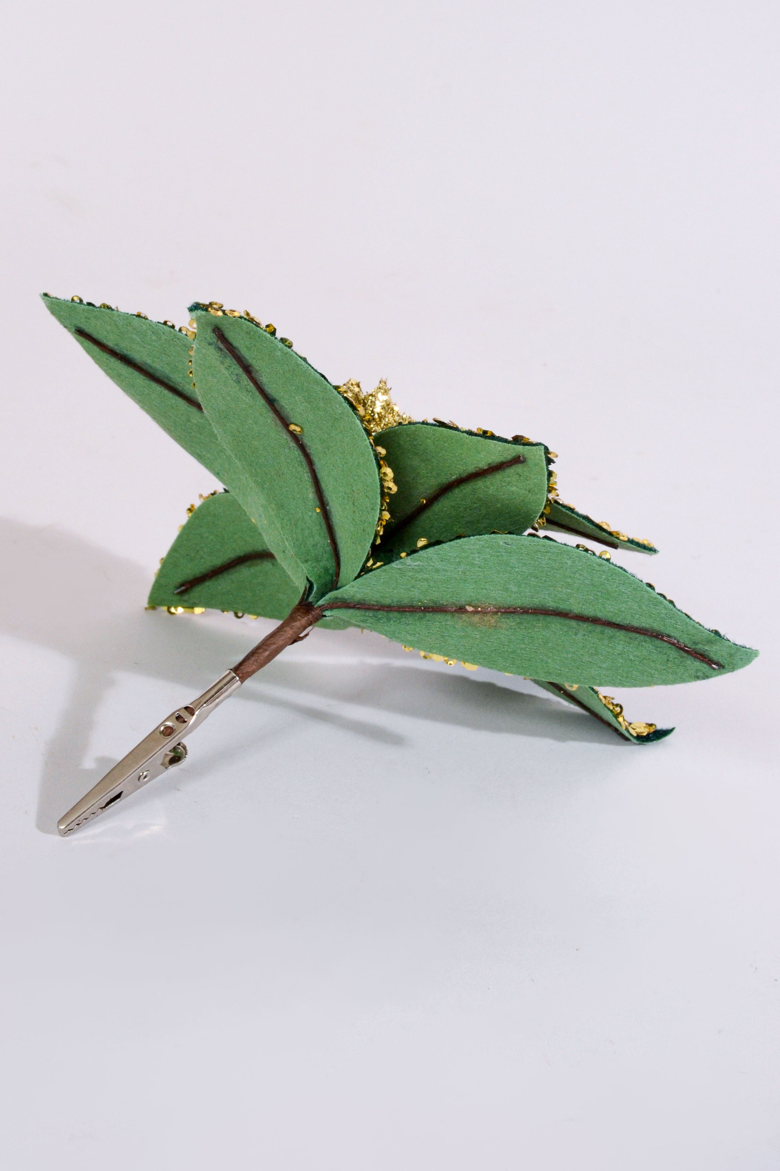 7" Poinsettia Sequin Edge Clip Green