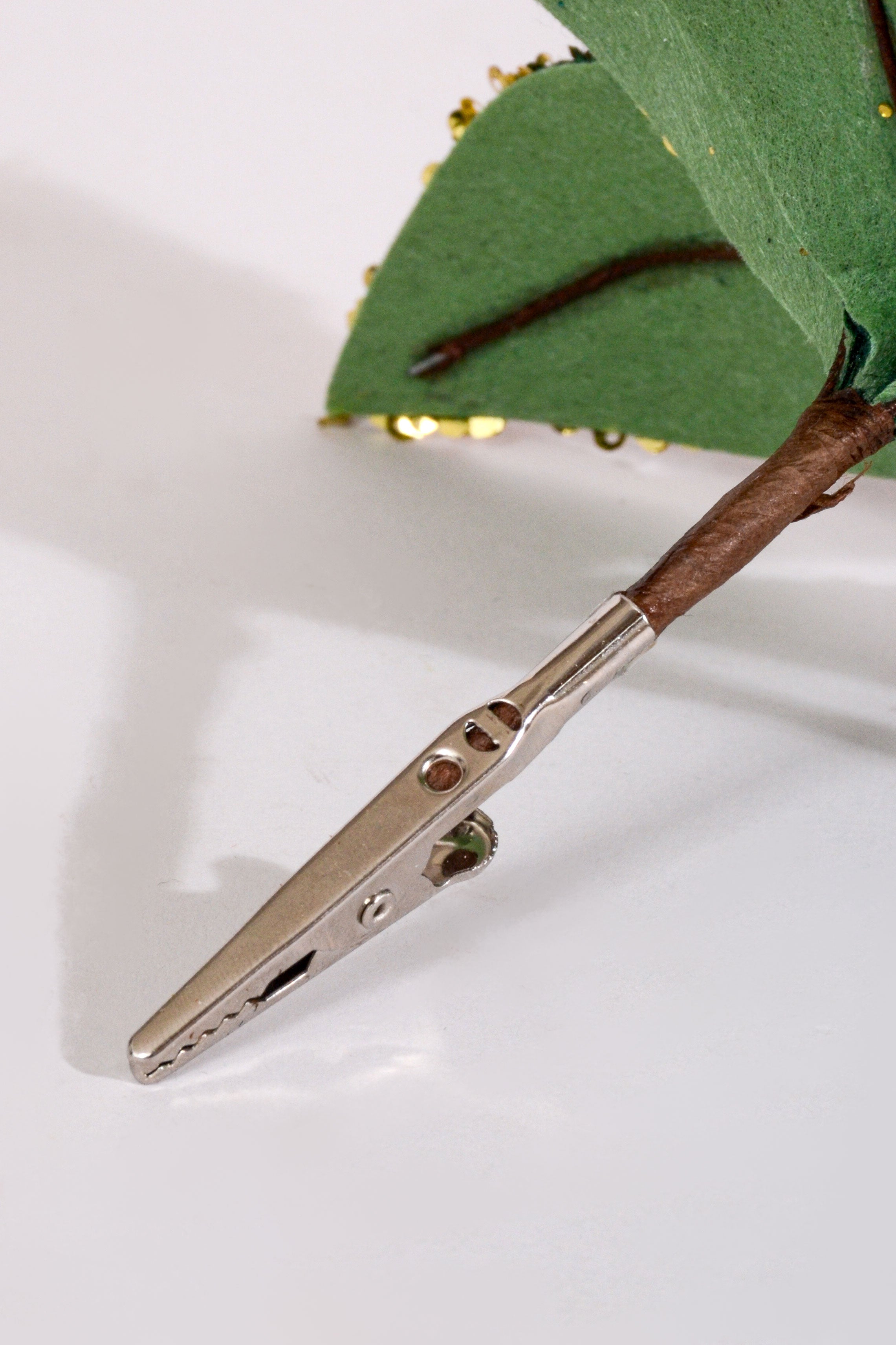 7" Poinsettia Sequin Edge Clip Green