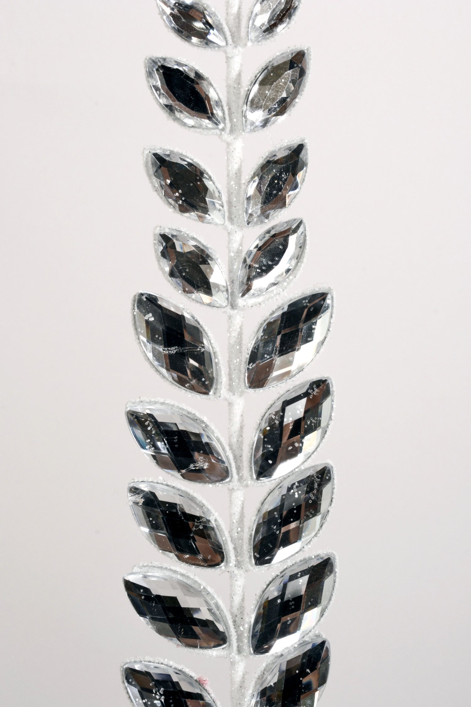 36" Long Jewel Leaf Stem Clear/white