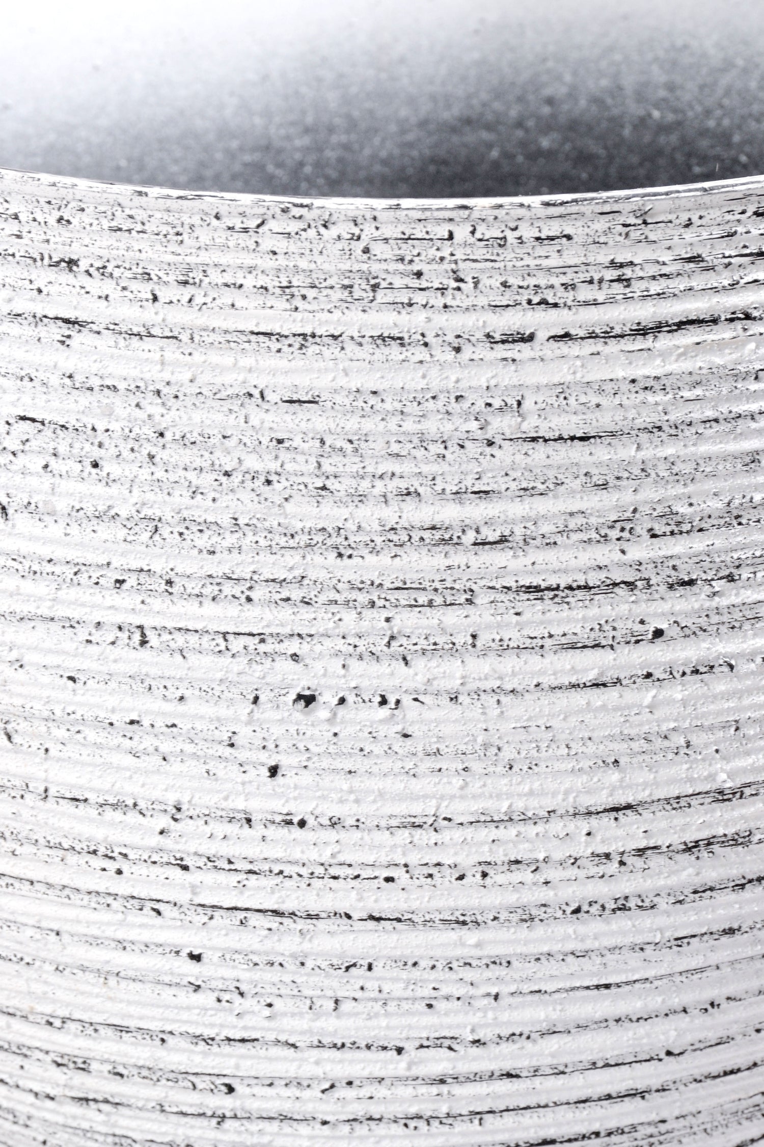 15.5" x 12"  Round Pot White/Grey