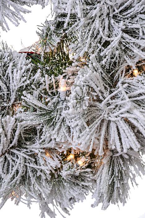 24" Long Needle Pine Wreath W/lights Green