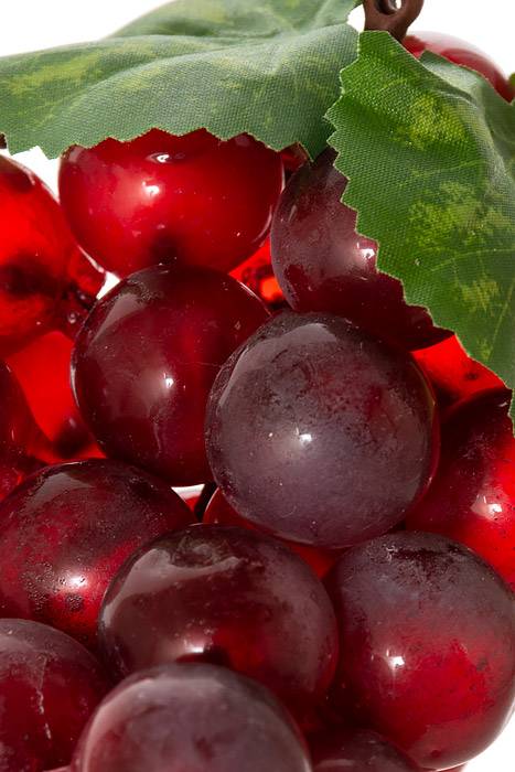6" Round Grape Cluster W/leaf Red