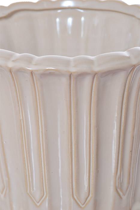 7" Round Elegant Footed Pottery Off-White