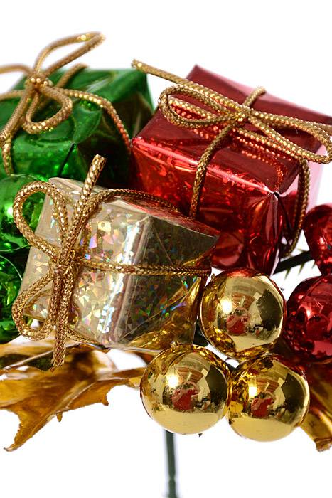 7" Holly Pick With 3 Gift Box Assorted Pkg/12