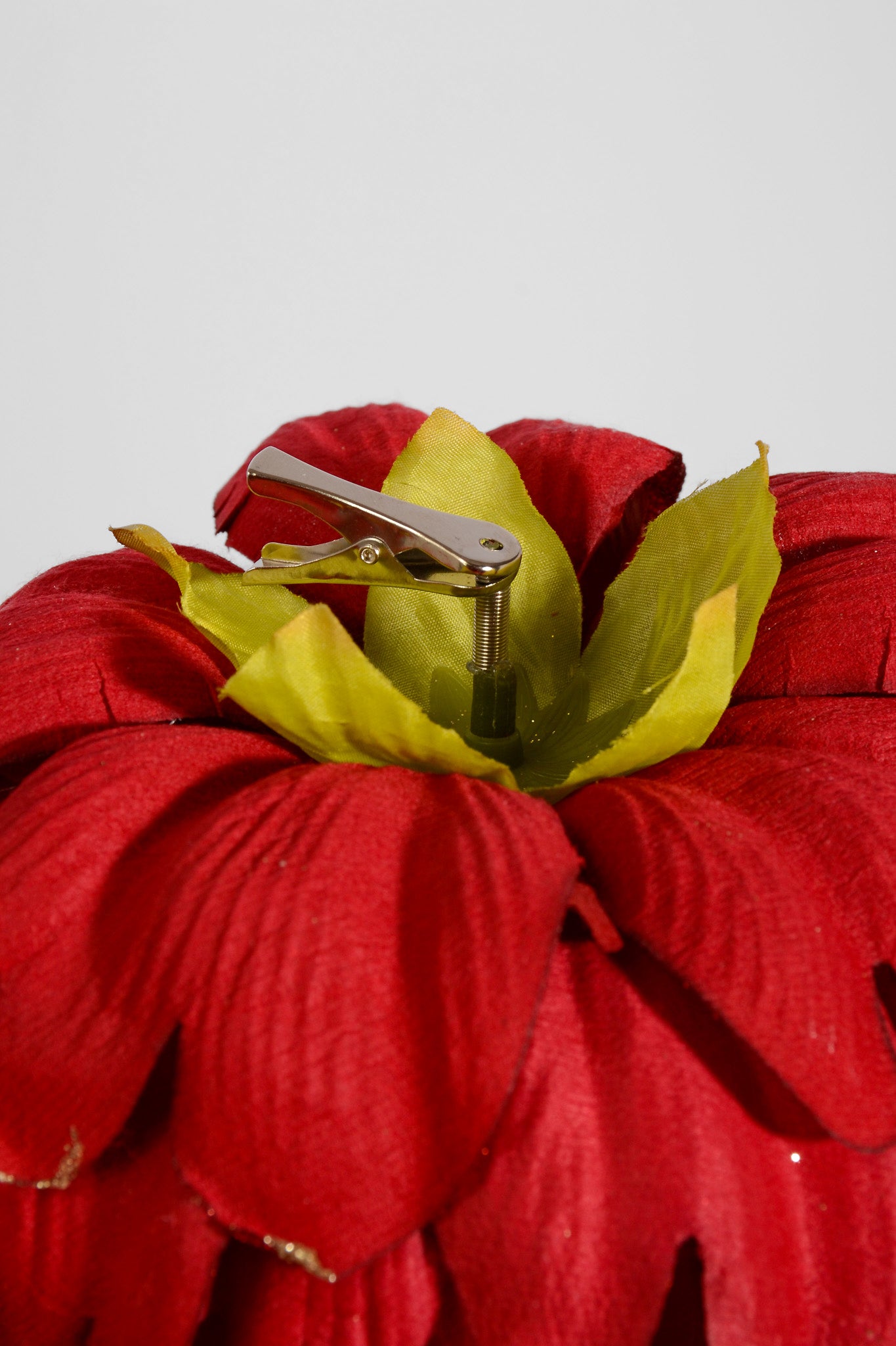 8" Velvet/Shimmer Peony W/Clip Red