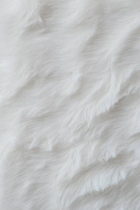 22" X 3yds Artificial Fur White