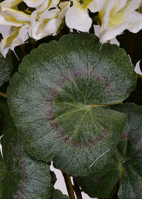 17" Silk Geranium Bush White