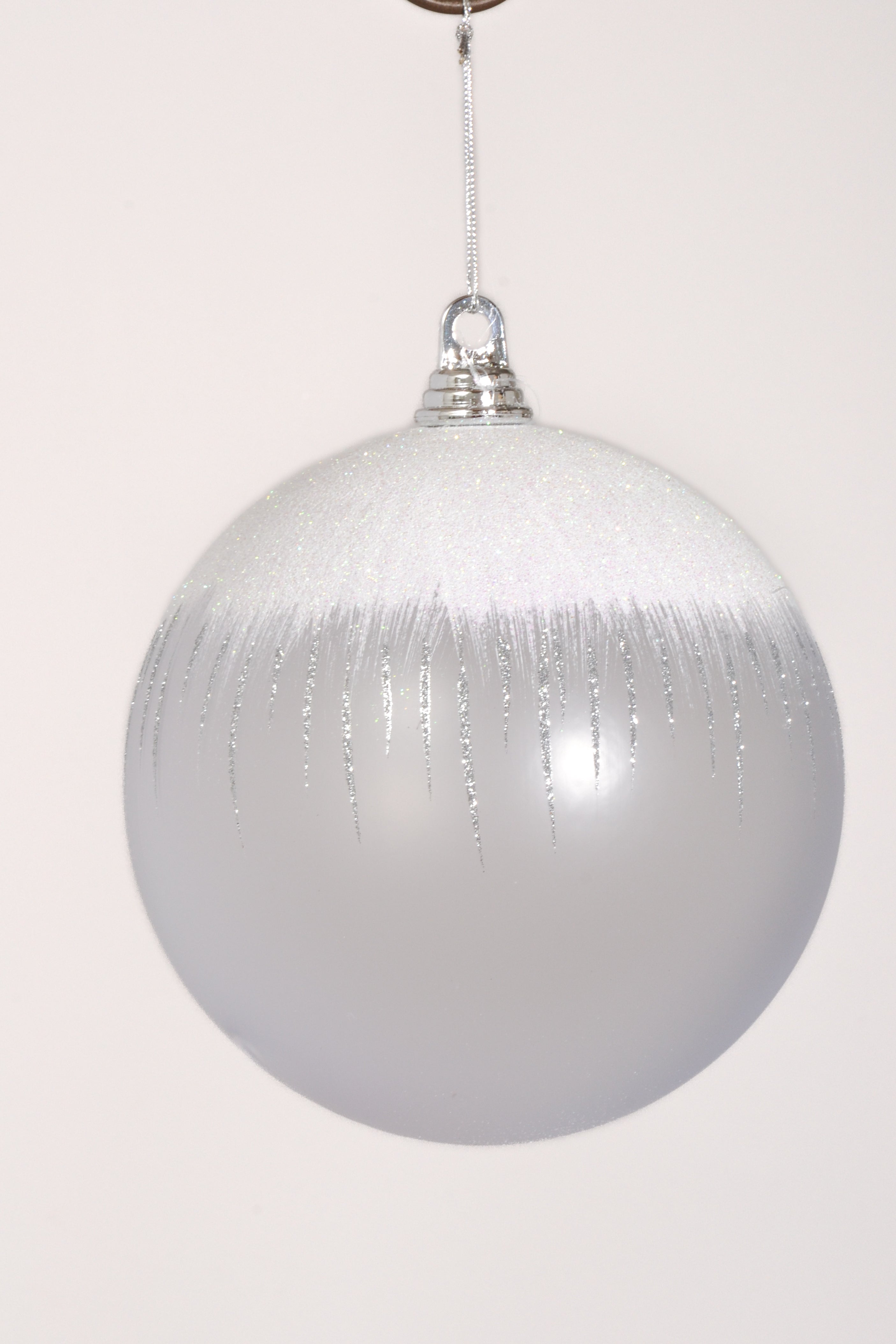 200Mm Ball Matte Clear W/Iridescent Ornament White/Silver