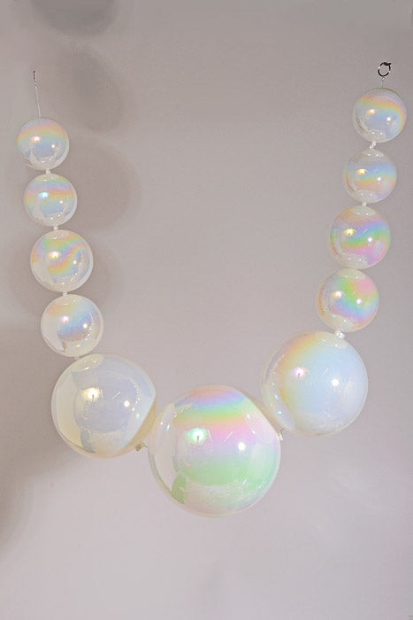 5.5Ft Plastic Ball Garland White/Iridescent