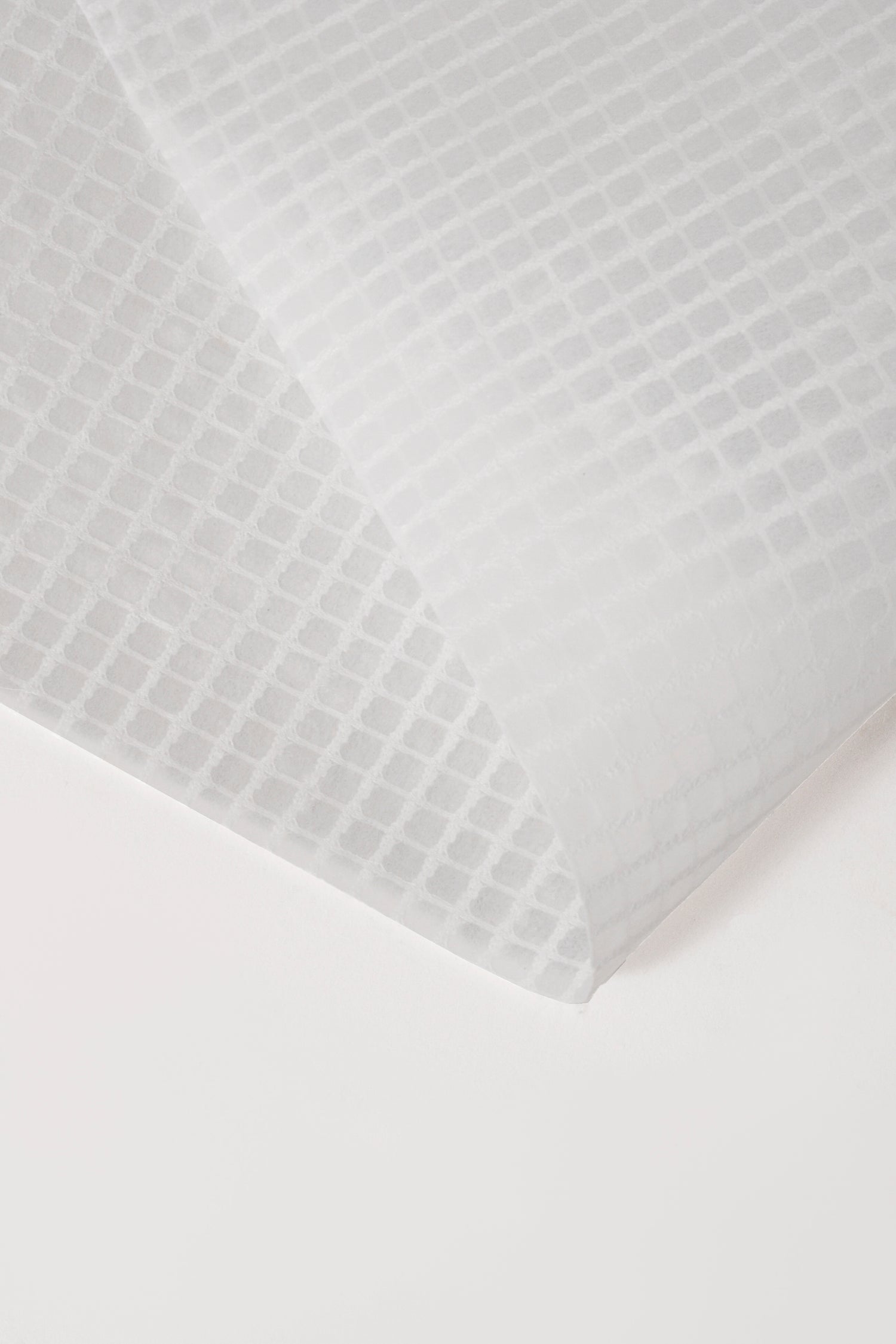 22.5" Flower Wrap Paper White Pkg/15