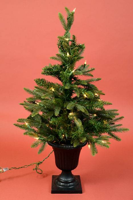 28" Pine Tree In Planter W/35 Lights Green