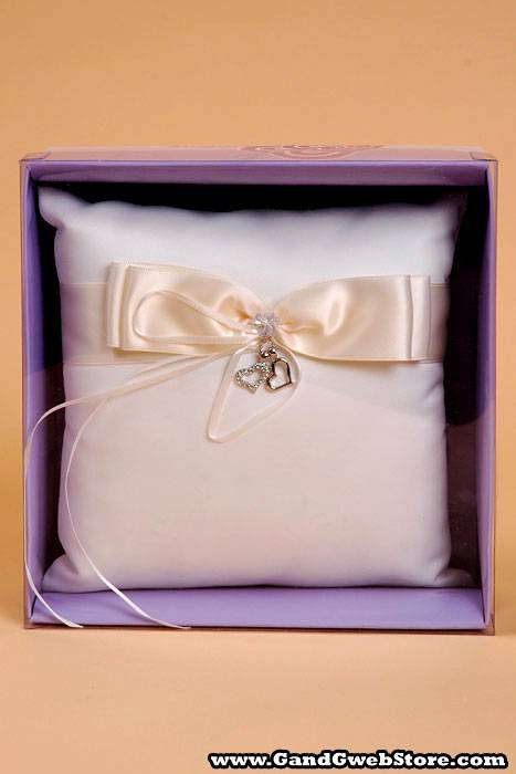 Ring Pillow W/hanging Heart Ivory