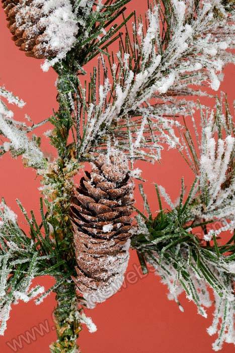 18" Flock Scotch Spray Green/white