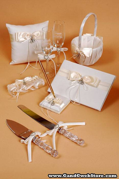 Ring Pillow W/hanging Heart Ivory